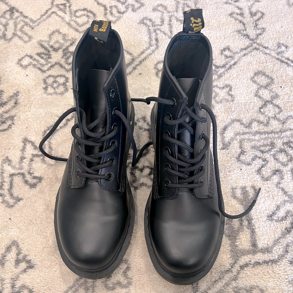 Doc Martens women’s original 7
